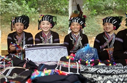 Phát huy giá trị trang phục truyền thống dân tộc Lự gắn với phát triển du lịch