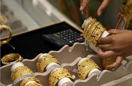 Giá vàng châu Á rơi xuống mức thấp trong gần 7 tháng