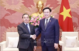 Chủ tịch Quốc hội Vương Đình Huệ tiếp Đại sứ Lào Sengphet Houngboungnuang 
