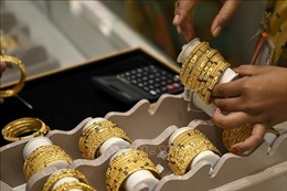 Thị trường phiên 23/11: Giá vàng tiếp tục &#39;áp sát&#39; ngưỡng 2.000 USD/ounce