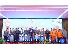 Trao hơn 500 suất quà Tết đến công nhân, người lao động tại các khu kinh tế tỉnh Hà Tĩnh