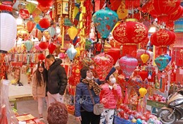 Rực rỡ chợ Tết phố cổ Hà Nội