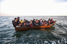 Vấn đề người di cư: 60 người thiệt mạng khi vượt Địa Trung Hải
