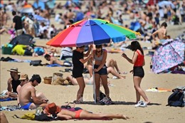 Australia triển khai chiến dịch thay đổi nhận thức về trào lưu tắm nắng 