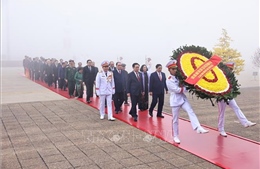 Lãnh đạo Đảng, Nhà nước vào Lăng viếng Chủ tịch Hồ Chí Minh nhân ngày thành lập Đảng