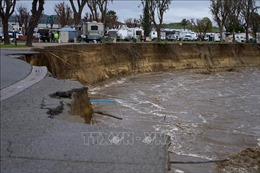 Mỹ: Bang California tiếp tục hứng bão lớn nguy cơ gây lũ quét