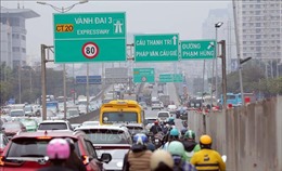 Lưu lượng giao thông tăng cao trên tuyến đường vành đai 3 Hà Nội 