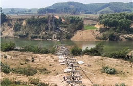 Nghệ An: Cầu treo dài hơn 160 m bất ngờ đổ sập