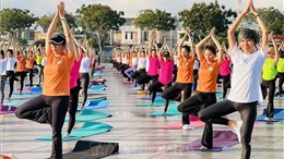 Gần 1.000 hội viên đồng diễn hưởng ứng Ngày Quốc tế Yoga
