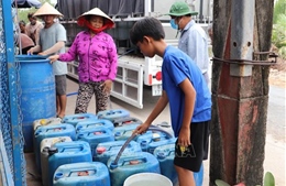 Hỗ trợ nước sinh hoạt cho nhân dân vùng thiên tai xâm nhập mặn tại Tiền Giang