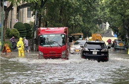 Hà Nội: Khẩn trương tiêu thoát nước các điểm ngập, úng sau trận mưa lớn