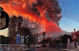 Italy đóng cửa sân bay Catania do núi lửa phun trào
