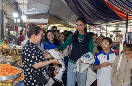 Chung tay bảo vệ môi trường sinh thái huyện Côn Đảo