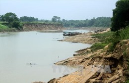 Dân Phú Thọ bức xúc với tàu hút cát gây sạt lở sông Chảy