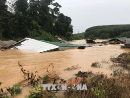 Mưa lũ cô lập 3 xã ở Kon Tum, hàng chục căn nhà bị ngập nước 