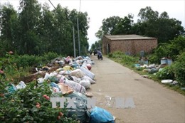 Người dân Quảng Ngãi chặn xe chở rác vào nhà máy xử lý rác thải