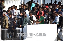 Italy dọa ngừng tài trợ nếu các nước EU không tiếp nhận người di cư 