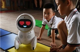 Nhà trẻ Trung Quốc đón các giáo viên robot