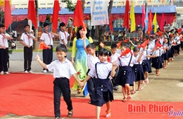 Tựu trường muộn của 80 học sinh ở Bình Phước