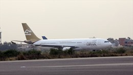 Máy bay phải chuyển hướng vì rốc két bắn về phía sân bay ở thủ đô Tripoli của Libya