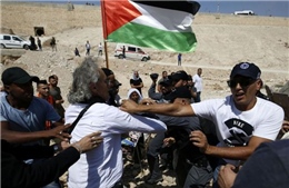 Giáo sư người Mỹ ngăn cản Israel phá hủy ngôi làng của người Palestine ở Bờ Tây