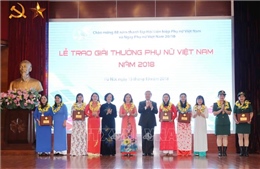 Hai tập thể nữ bác sĩ nhận Giải thưởng Phụ nữ Việt Nam 2018