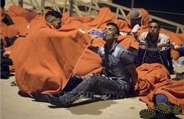 300 người di cư tấn công hàng rào biên giới Maroc với Tây Ban Nha