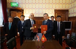 Việt Nam và Anh ký Bản ghi nhớ về hợp tác phòng, chống mua bán người