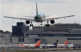Máy bay không người lái gây rối loạn dịch vụ hàng không tại Anh