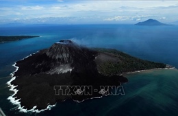 Núi lửa Anak Krakatoa ở Indonesia phun trào 