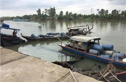 Phát hiện 11 thuyền khai thác cát trái phép trên sông Đồng Nai