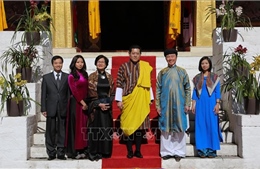 Đại sứ Phạm Sanh Châu trình quốc thư lên Quốc vương Bhutan