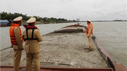 Bắt quả tang 11 tàu khai thác cát trái phép trên sông Mã