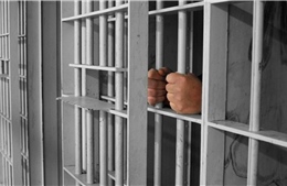 23 phạm nhân rủ nhau nhảy qua tường rào, trốn thoát khỏi trại giam