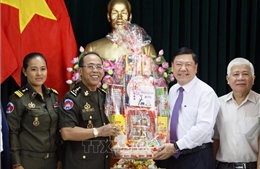 Bộ Tư lệnh Cảnh vệ, Quân đội Hoàng gia Campuchia chúc Tết tại Vĩnh Long