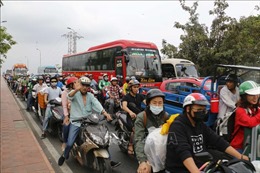 Các cửa ngõ TP Hồ Chí Minh ken cứng người về quê đón Tết