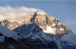 Trung Quốc hạn chế du khách tới khu cắm trại núi Everest