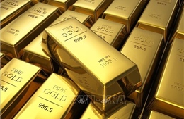 Giá vàng thế giới rơi xuống mức thấp nhất trong gần hai tuần