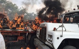 Ít nhất 2 xe hàng viện trợ bị đốt cháy ở biên giới Venezuela - Colombia