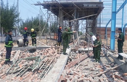 Khởi tố vụ sập tường nhà xưởng đang thi công làm 8 người thương vong tại tỉnh Vĩnh Long