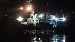 Xuyên đêm cứu 16 ngư dân gặp nạn tại khu vực Hoàng Sa