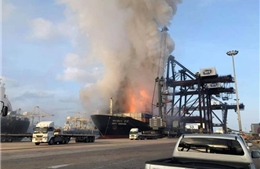 Cháy nổ tàu chở hàng tại Thái Lan, 25 người bị thương