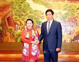 Chủ tịch Quốc hội Nguyễn Thị Kim Ngân hội đàm với Chủ tịch Nhân đại Trung Quốc