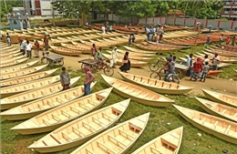 Những chiếc thuyền gỗ đóng thủ công 