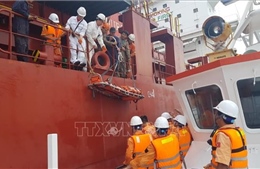 Điều động tàu, cứu nạn khẩn cấp thuyền viên Philippines bị tai biến trên biển
