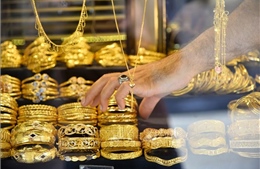 Giá vàng châu Á tăng lên mức cao nhất trong hơn 6 năm