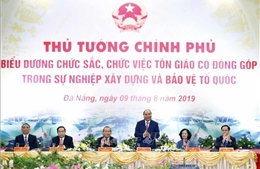 Thủ tướng Nguyễn Xuân Phúc gặp mặt, biểu dương chức sắc, chức việc tôn giáo tiêu biểu