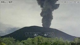 Nhật Bản phát cảnh báo nguy hiểm do núi lửa Asama phun trào