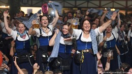 Tưng bừng lễ hội bia Oktoberfest lần thứ 186