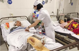 Vụ xe tải đấu đầu xe khách ở Nghệ An: Chuyển 3 nạn nhân nặng ra Bệnh viện Việt Đức